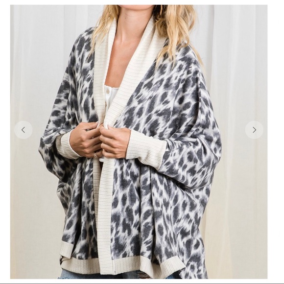 Beautiful Animal print fabric cardigan - Picture 4 of 6
